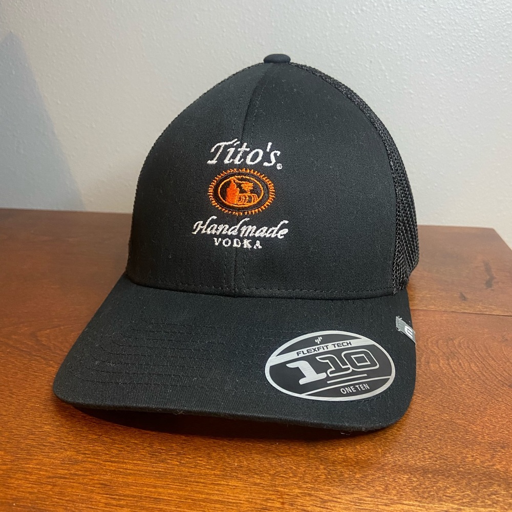 Tito’s Vodka + Travis Mathew Flexfit Golf Snapback Trucker Baseball Cap Hat NWT